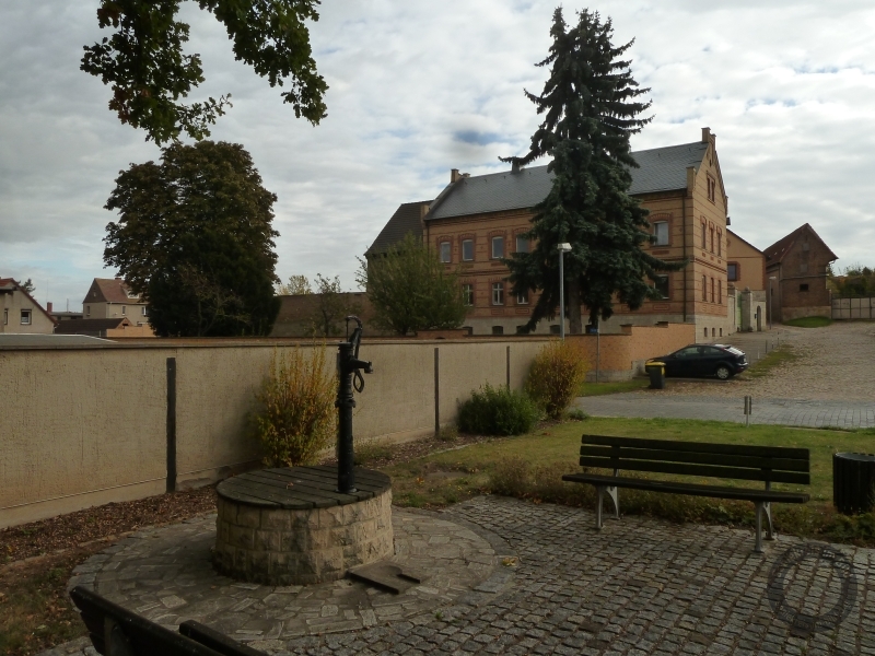 Dorfbrunnen in Schmirma im Saalekreis