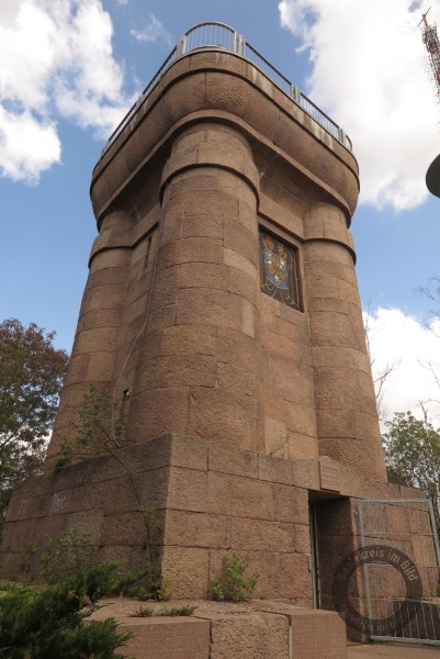 Bismarckturm am Bergweg auf dem Petersberg im Saalekreis