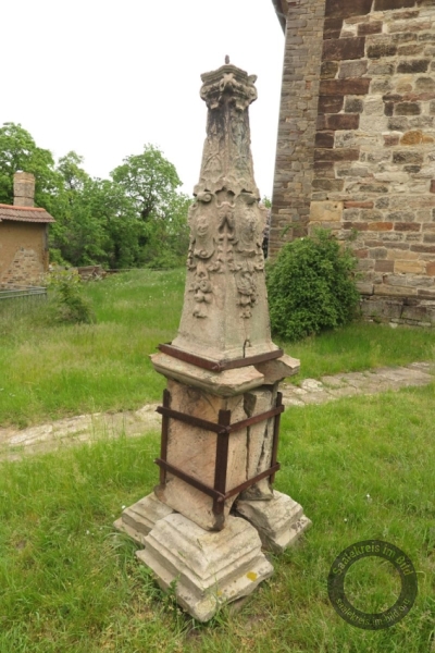 Lutherstein auf dem Friedhof in Barnstädt (Weida-Land) im Saalekreis