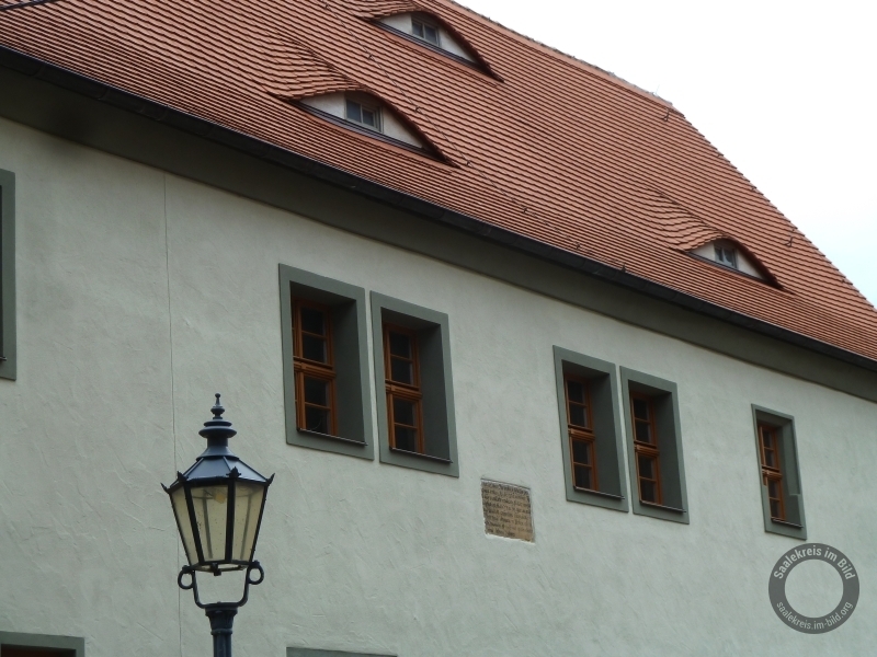 Bauninschrift am Pfarrhaus in Mücheln im Saalekreis