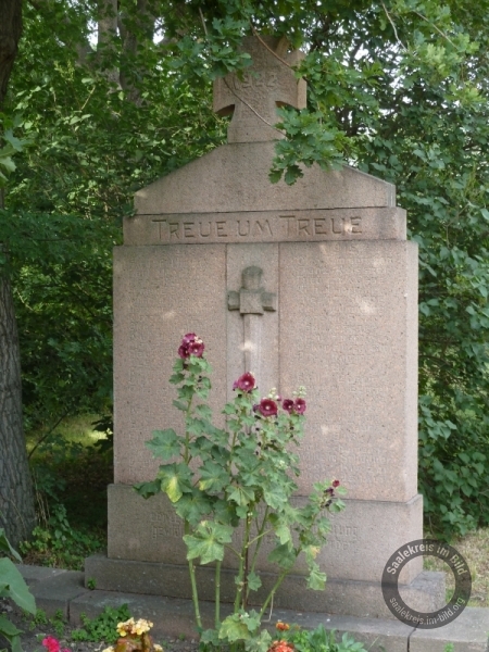 Kriegerdenkmal (Erster Weltkrieg) auf dem Kirchhof der St. Cyriakus in Zscherben (Teutschenthal)
