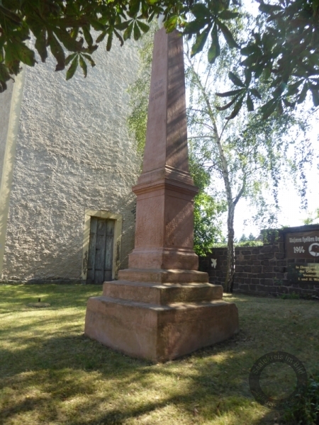 Kriegerdenkmäler in Döllnitz (Stadt Schkopau) im Saalekreis