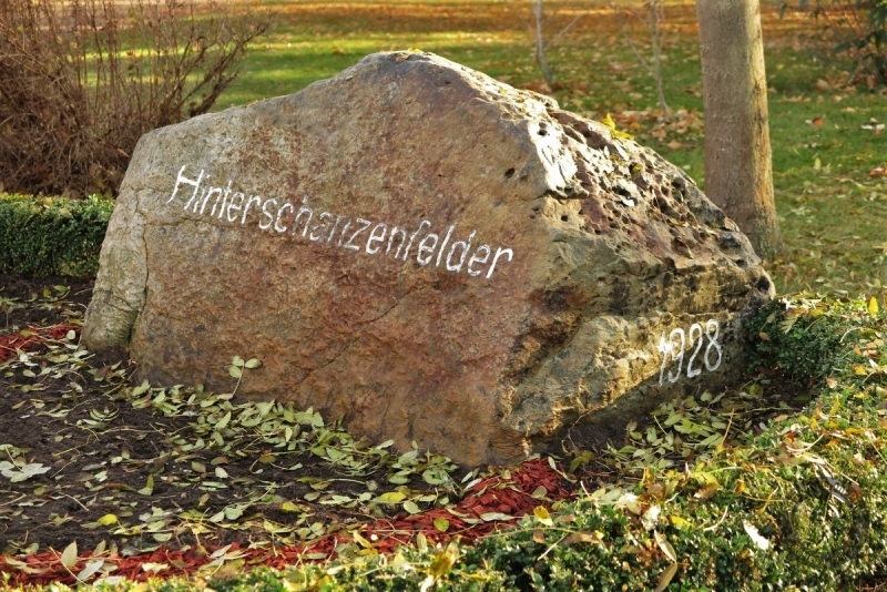 Gedenkstein für die Schlacht bei Riade im Kurpark in Bad Dürrenberg