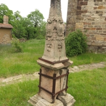 Lutherstein auf dem Friedhof in Barnstädt (Weida-Land) im Saalekreis