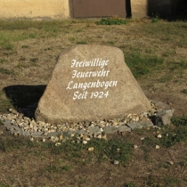 Denkmal für die Gründung der Freiwilligen Feuerwehr in Langenbogen (Gemeinde Teutschenthal) im Saalekreis