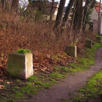 Obelisken im Gutspark in Bennstedt (Salzatal) im Saalekreis