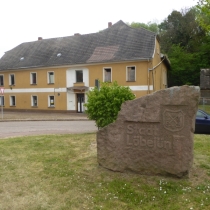 Stadtwappenstein in Löbejün im Saalekreis