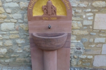 Braunsbrunnen am Rathaus auf dem Markt von Querfurt im Saalekreis