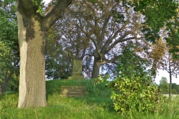 Denkmal für die heilige Elisabeth von Thüringen auf dem Bierhügel in Salzmünde im Saalekreis