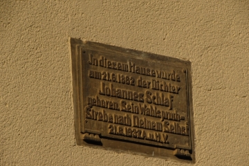 Gedenktafel am Geburtshaus von Johannes Schlag am Lederberg in Querfurt im Saalekreis