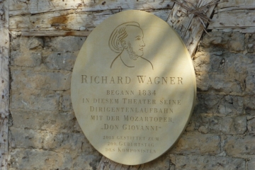 Gedenktafel für Richard Wagner am Theatergebäude in Bad Lauchstädt im Saalekreis